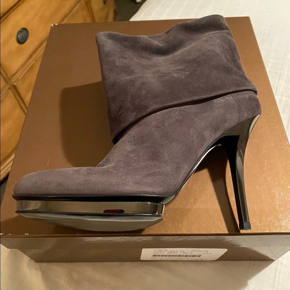 Gucci Scamosciato foldover booties - Picture 7 of 10
